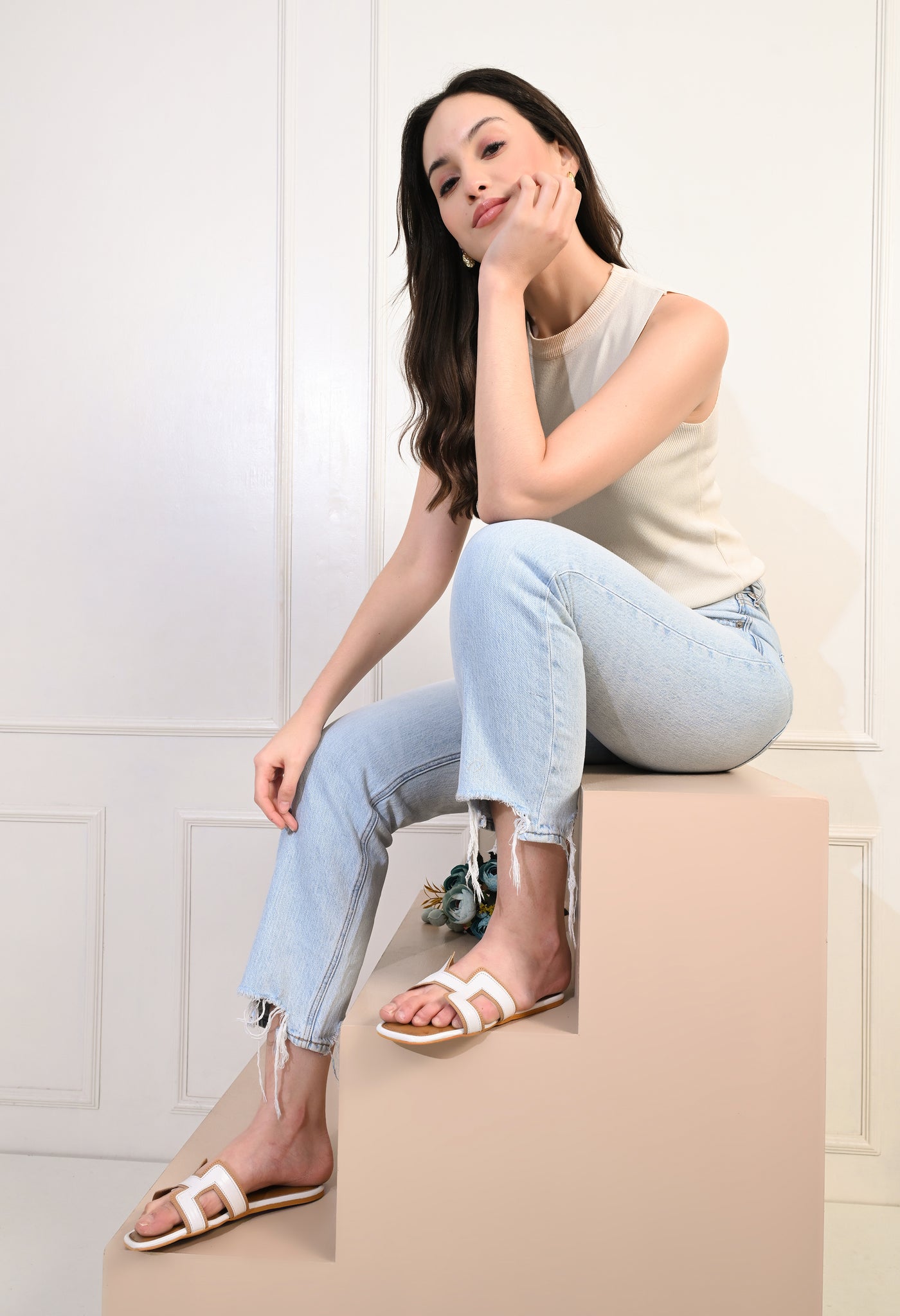 4-Way Cut DuoTone Flats - Beige & White