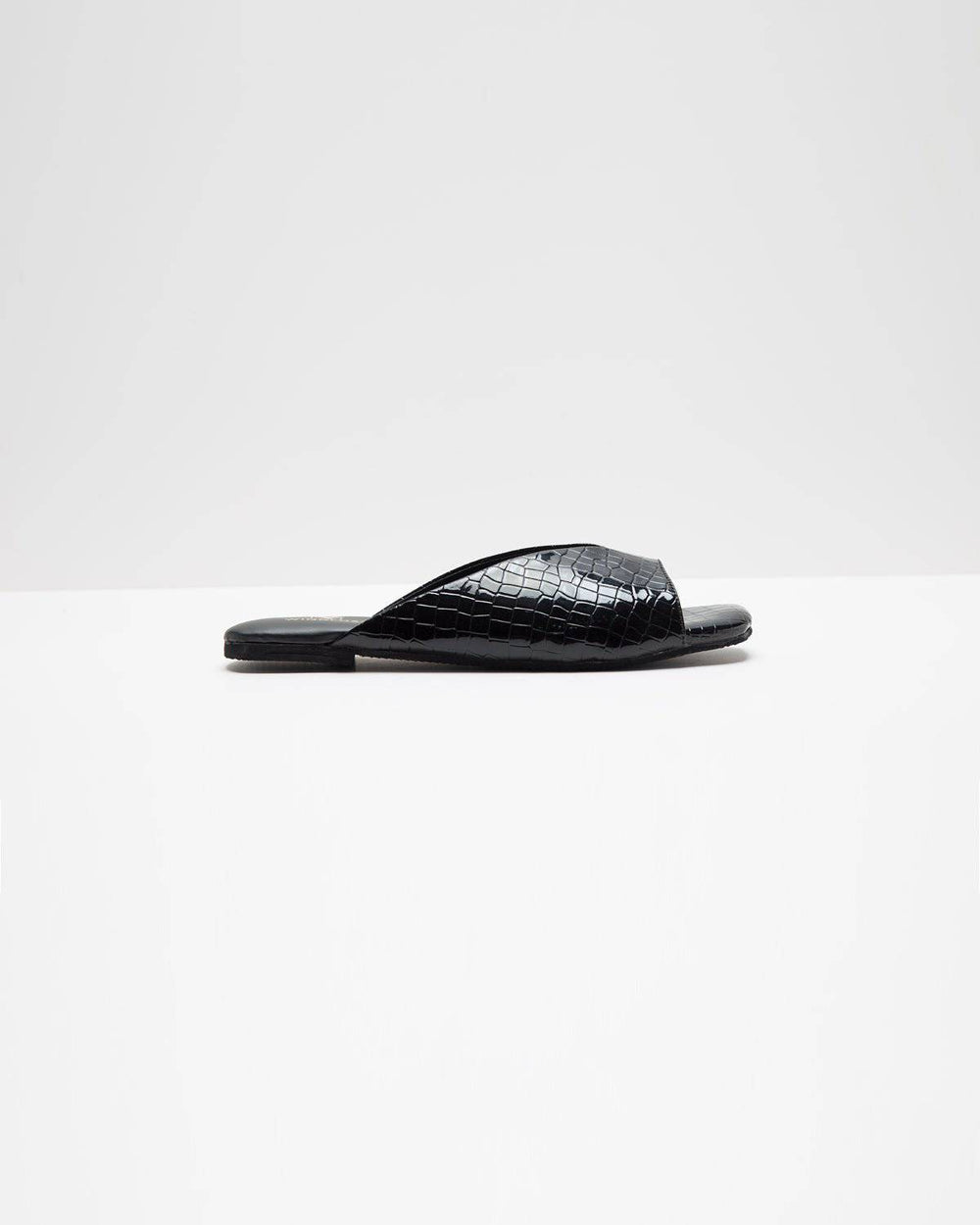 Windlust Ergo Croc leather pattern black flats with sleek design and comfortable flat sole, ideal for casual and professional wear.